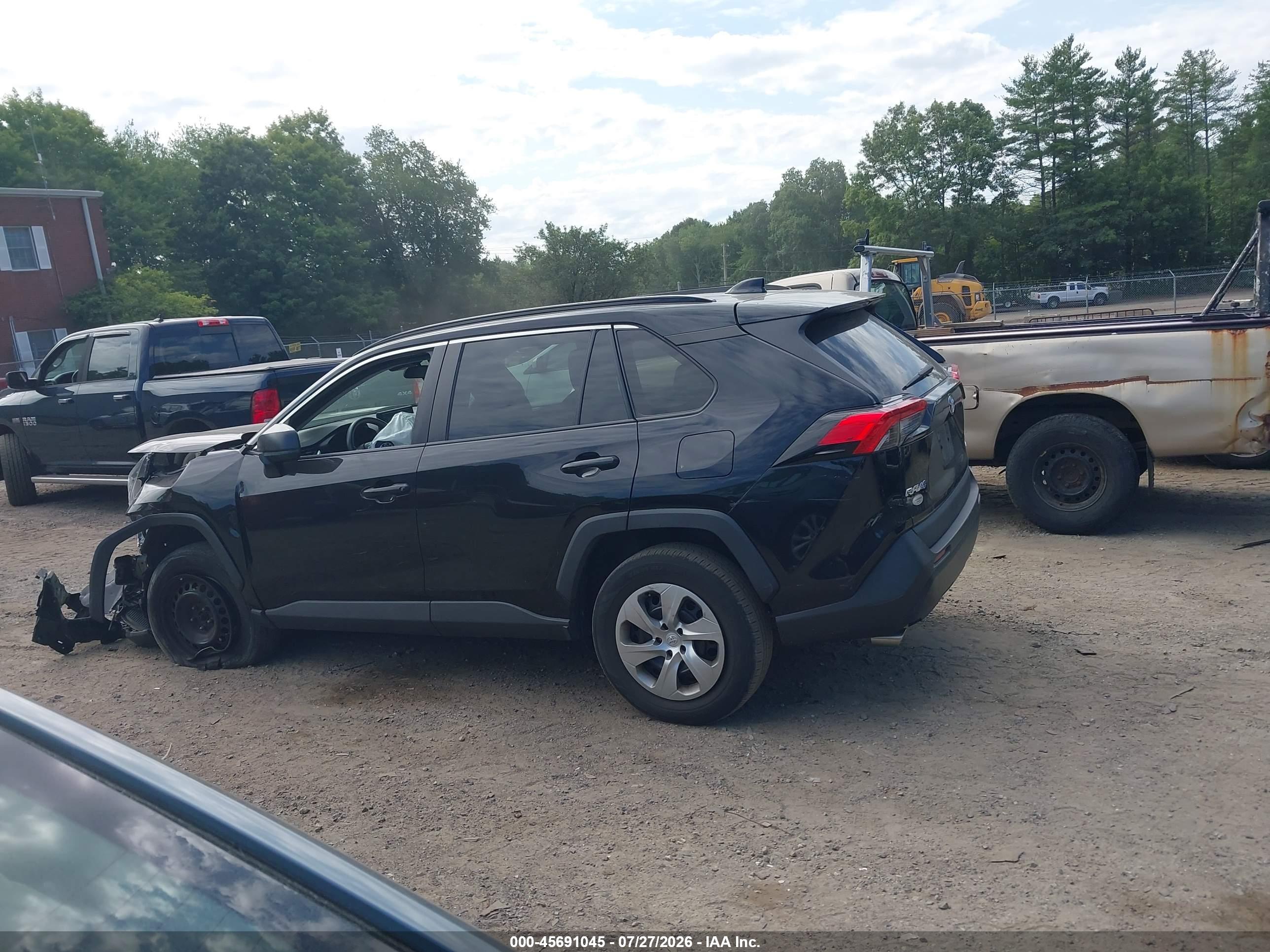 2020 TOYOTA RAV4 LE