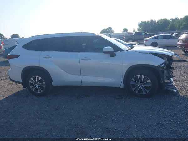 2024 TOYOTA HIGHLANDER XLE