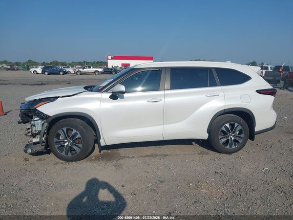 2024 TOYOTA HIGHLANDER XLE