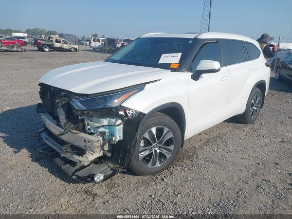 2024 TOYOTA HIGHLANDER XLE