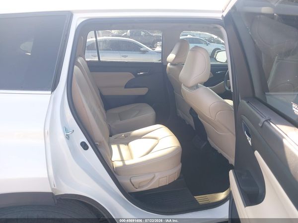 2024 TOYOTA HIGHLANDER XLE