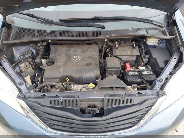 2014 TOYOTA SIENNA LE V6 8 PASSENGER