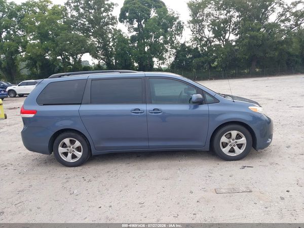 2014 TOYOTA SIENNA LE V6 8 PASSENGER