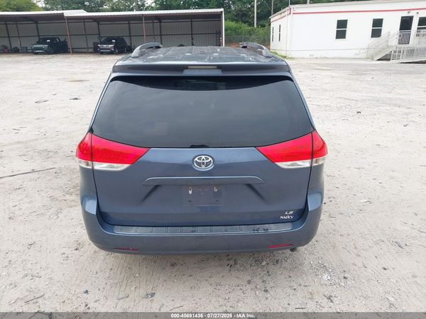 2014 TOYOTA SIENNA LE V6 8 PASSENGER