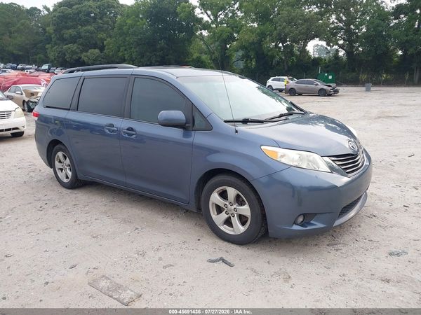 2014 TOYOTA SIENNA LE V6 8 PASSENGER