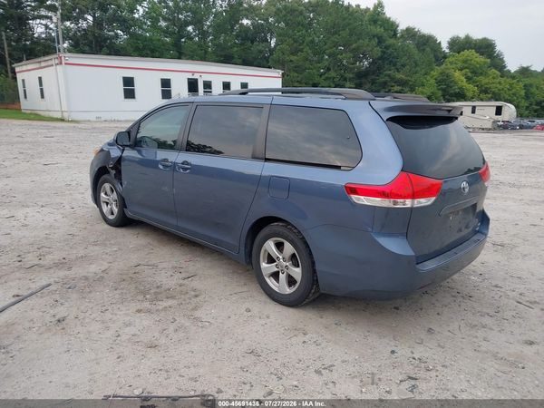 2014 TOYOTA SIENNA LE V6 8 PASSENGER