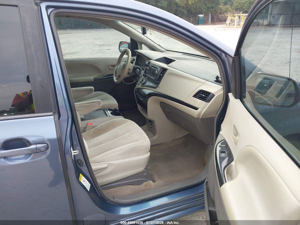 2014 TOYOTA SIENNA LE V6 8 PASSENGER