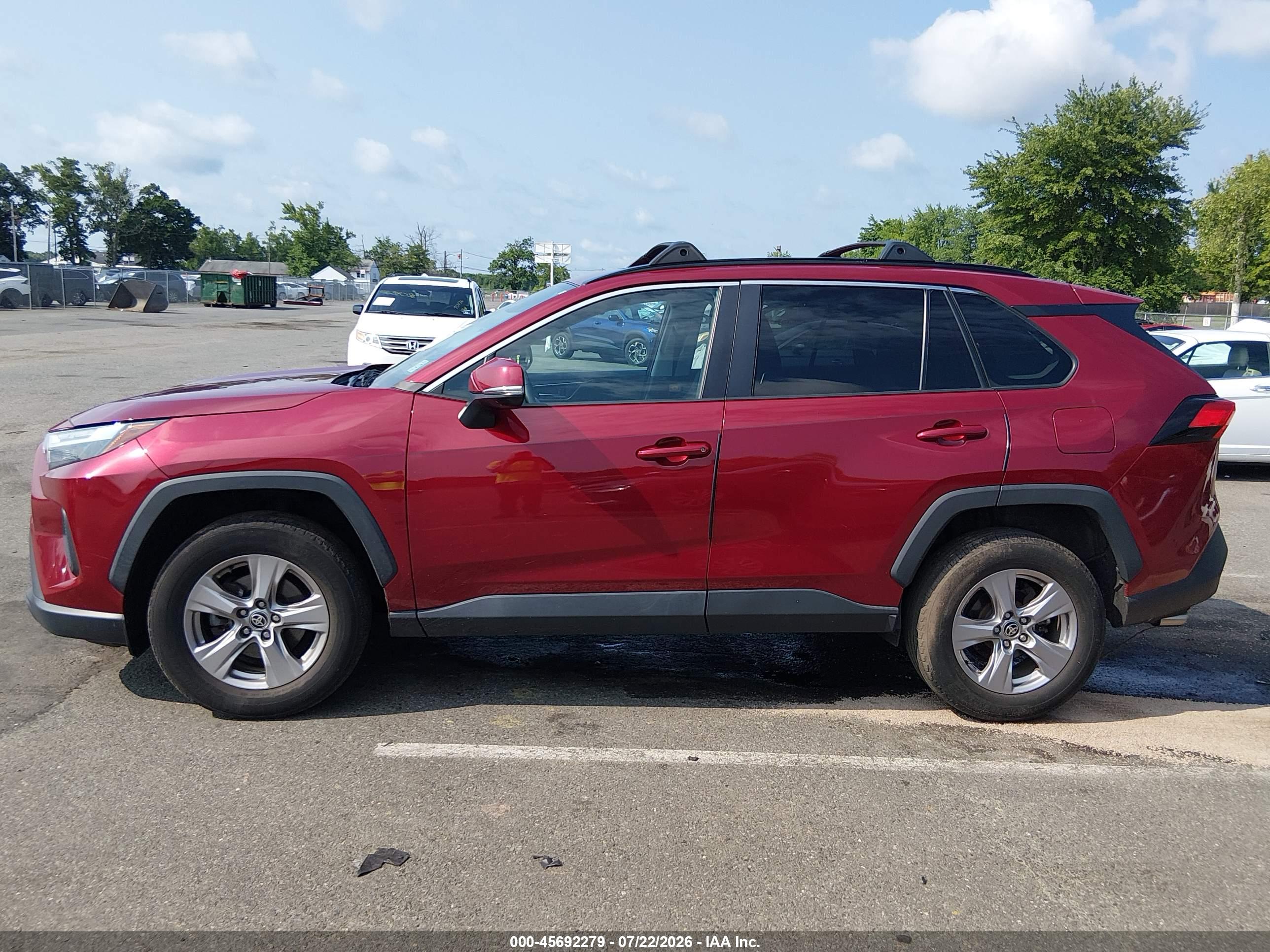 2022 TOYOTA RAV4 XLE