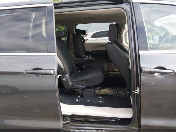 2022 CHRYSLER VOYAGER LX — I8