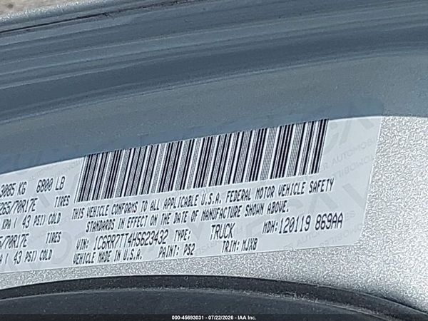2017 RAM 1500 SLT  4X4 6'4 BOX