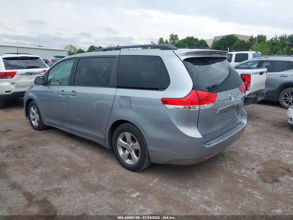 2014 TOYOTA SIENNA LE V6 8 PASSENGER