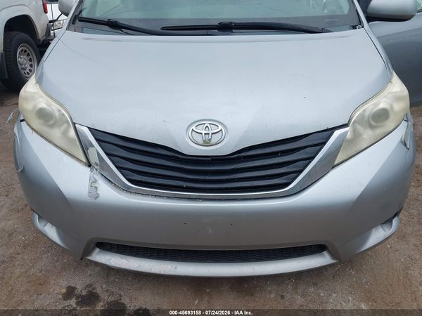 2014 TOYOTA SIENNA LE V6 8 PASSENGER