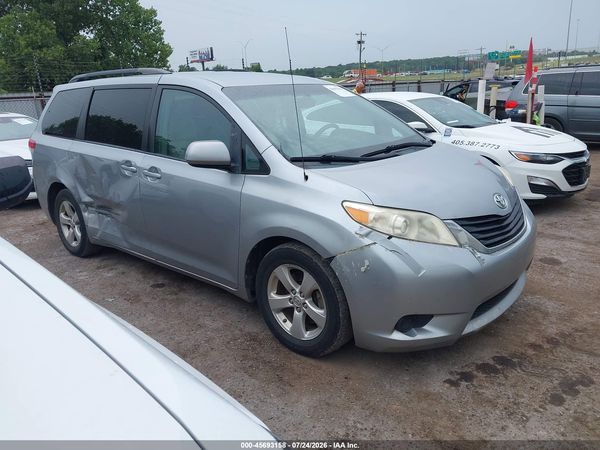 2014 TOYOTA SIENNA LE V6 8 PASSENGER