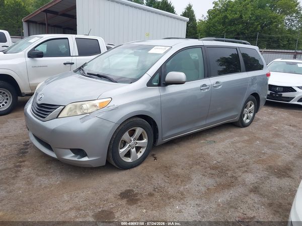 2014 TOYOTA SIENNA LE V6 8 PASSENGER