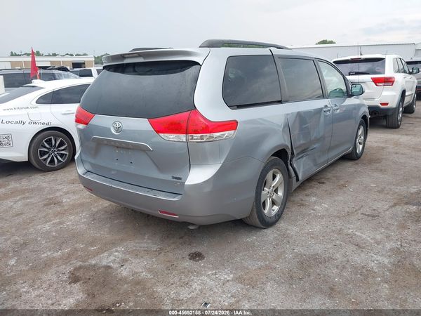 2014 TOYOTA SIENNA LE V6 8 PASSENGER