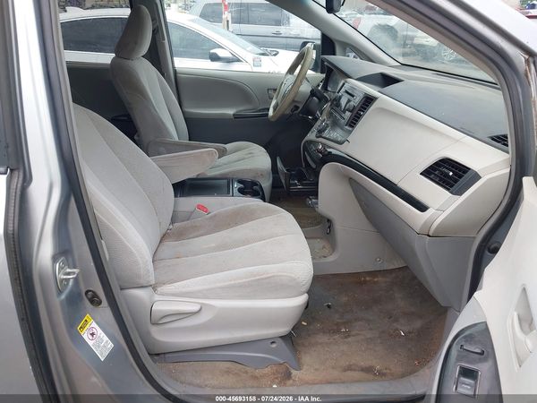 2014 TOYOTA SIENNA LE V6 8 PASSENGER
