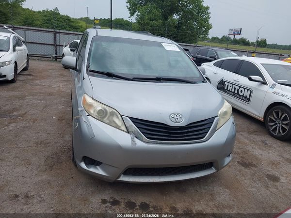 2014 TOYOTA SIENNA LE V6 8 PASSENGER