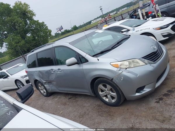 2014 TOYOTA SIENNA LE V6 8 PASSENGER