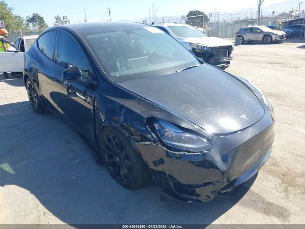 2025 TESLA MODEL Y — I1