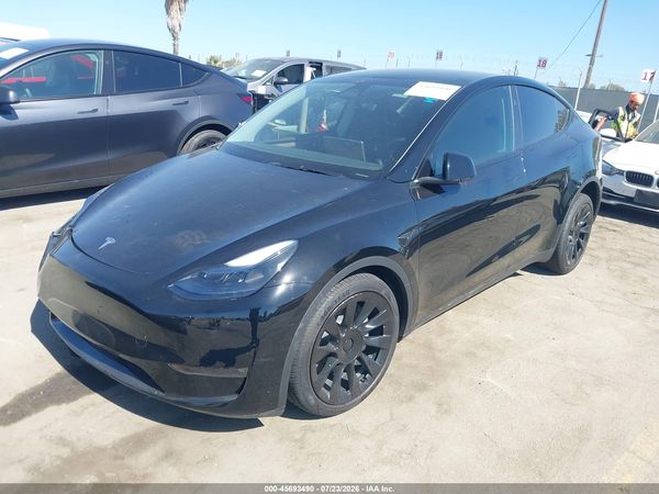 2025 TESLA MODEL Y — I2