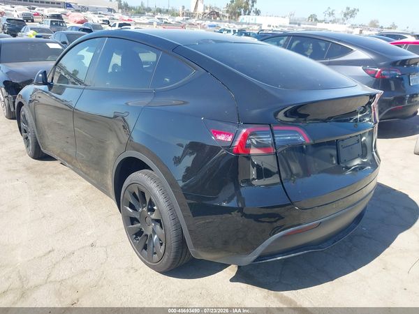 2025 TESLA MODEL Y — I3