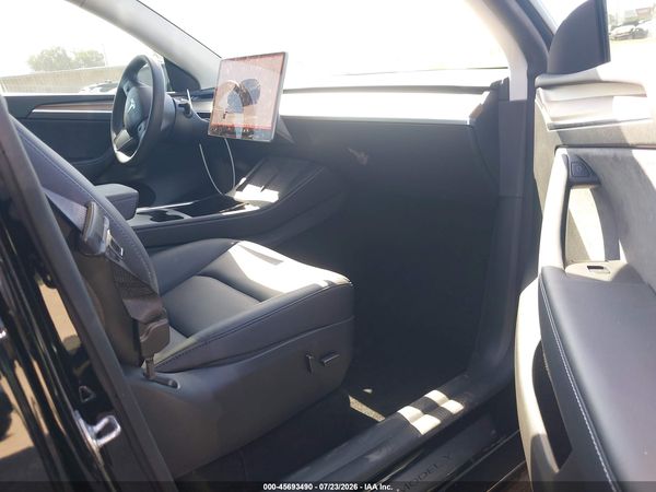 2025 TESLA MODEL Y — I5