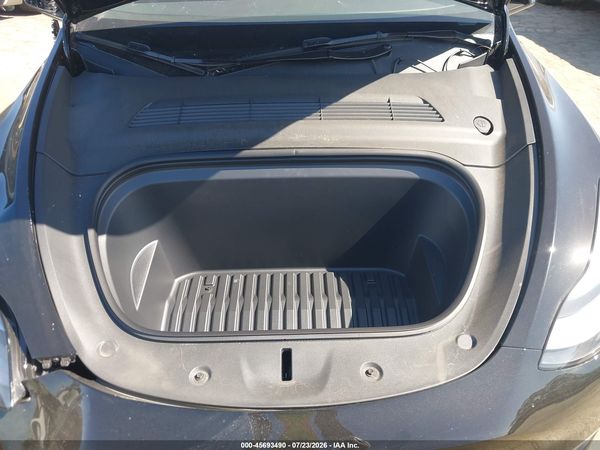 2025 TESLA MODEL Y — I10
