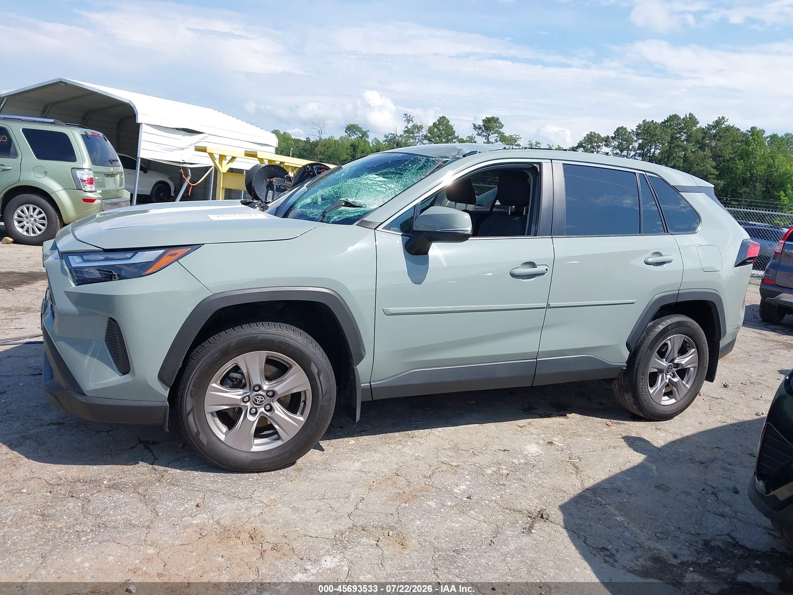 2022 TOYOTA RAV4 XLE