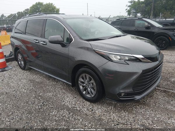 2025 TOYOTA SIENNA XLE