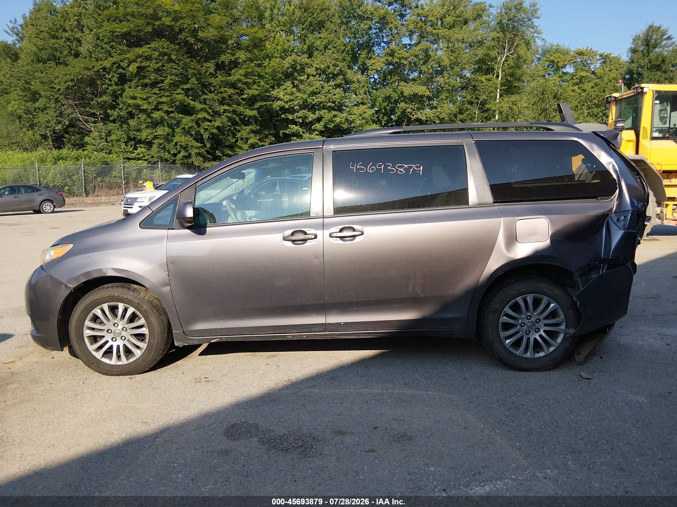 2012 TOYOTA SIENNA LE V6 8 PASSENGER