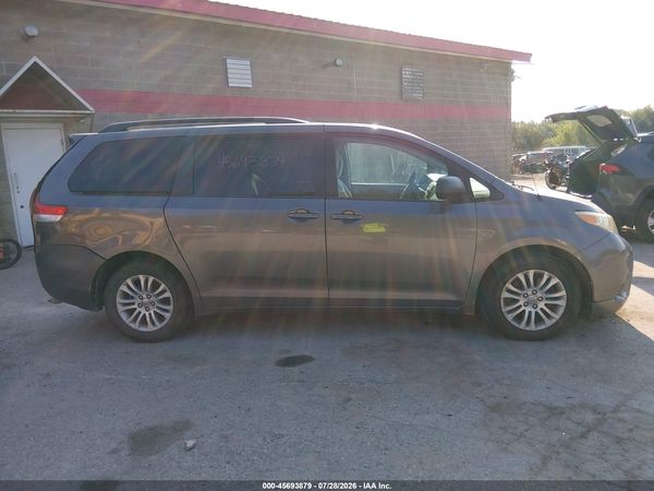 2012 TOYOTA SIENNA LE V6 8 PASSENGER