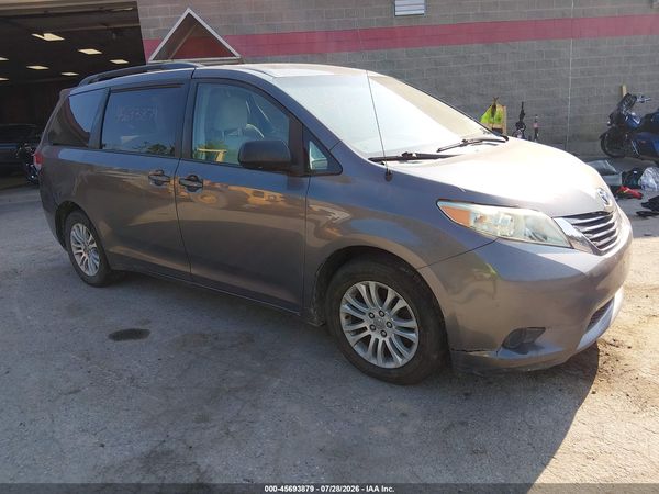 2012 TOYOTA SIENNA LE V6 8 PASSENGER