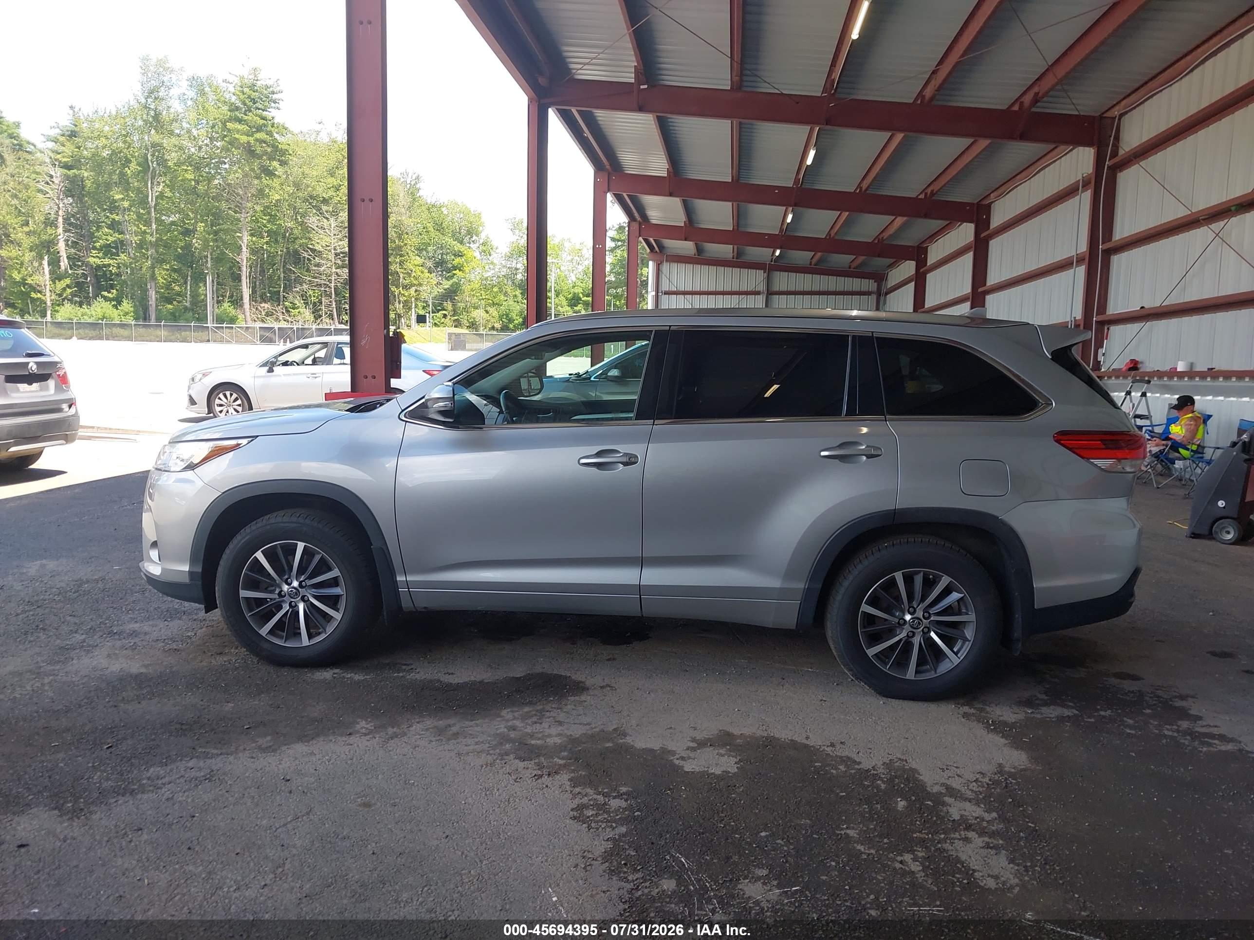 2017 TOYOTA HIGHLANDER XLE