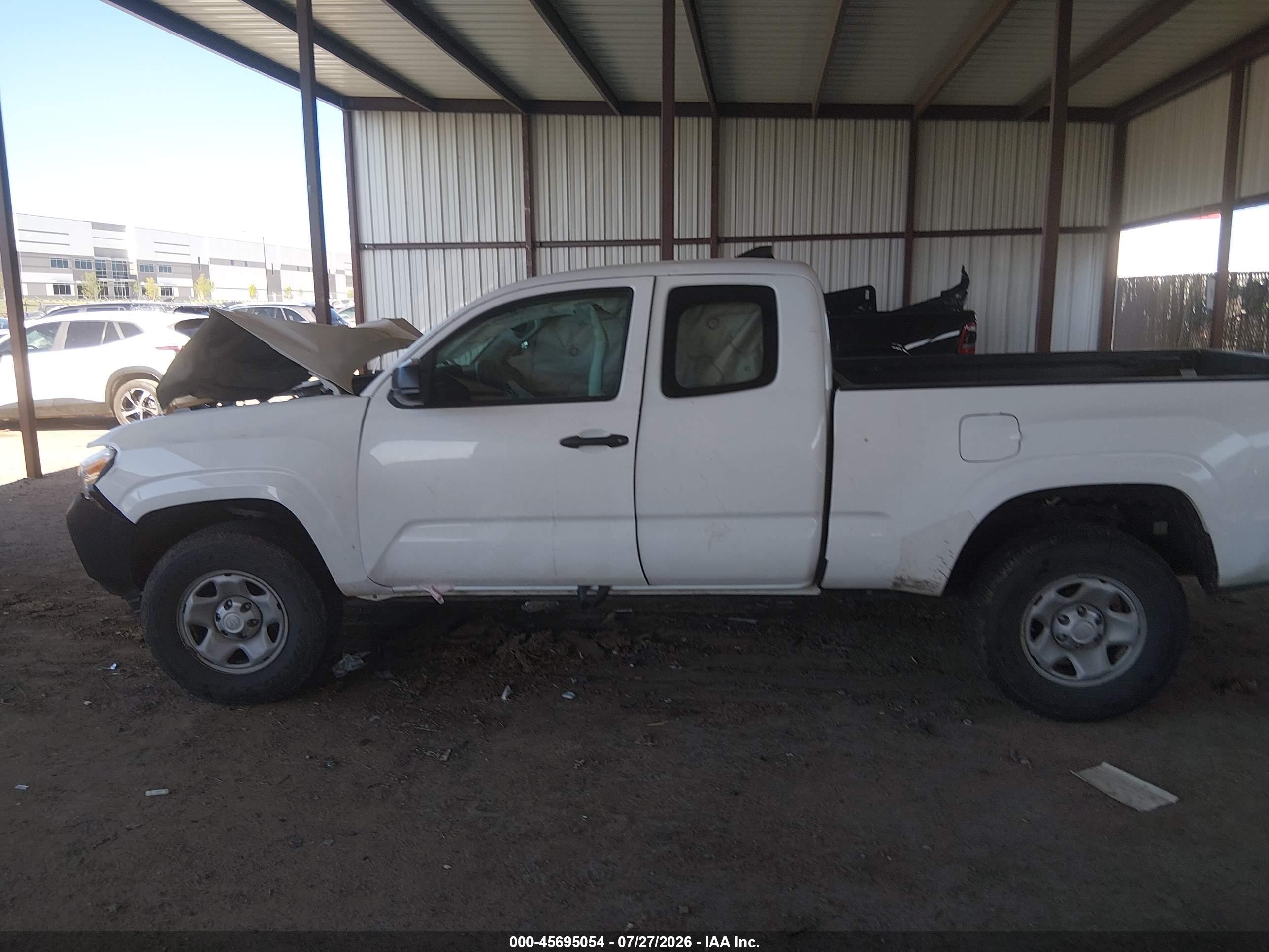 2016 TOYOTA TACOMA SR