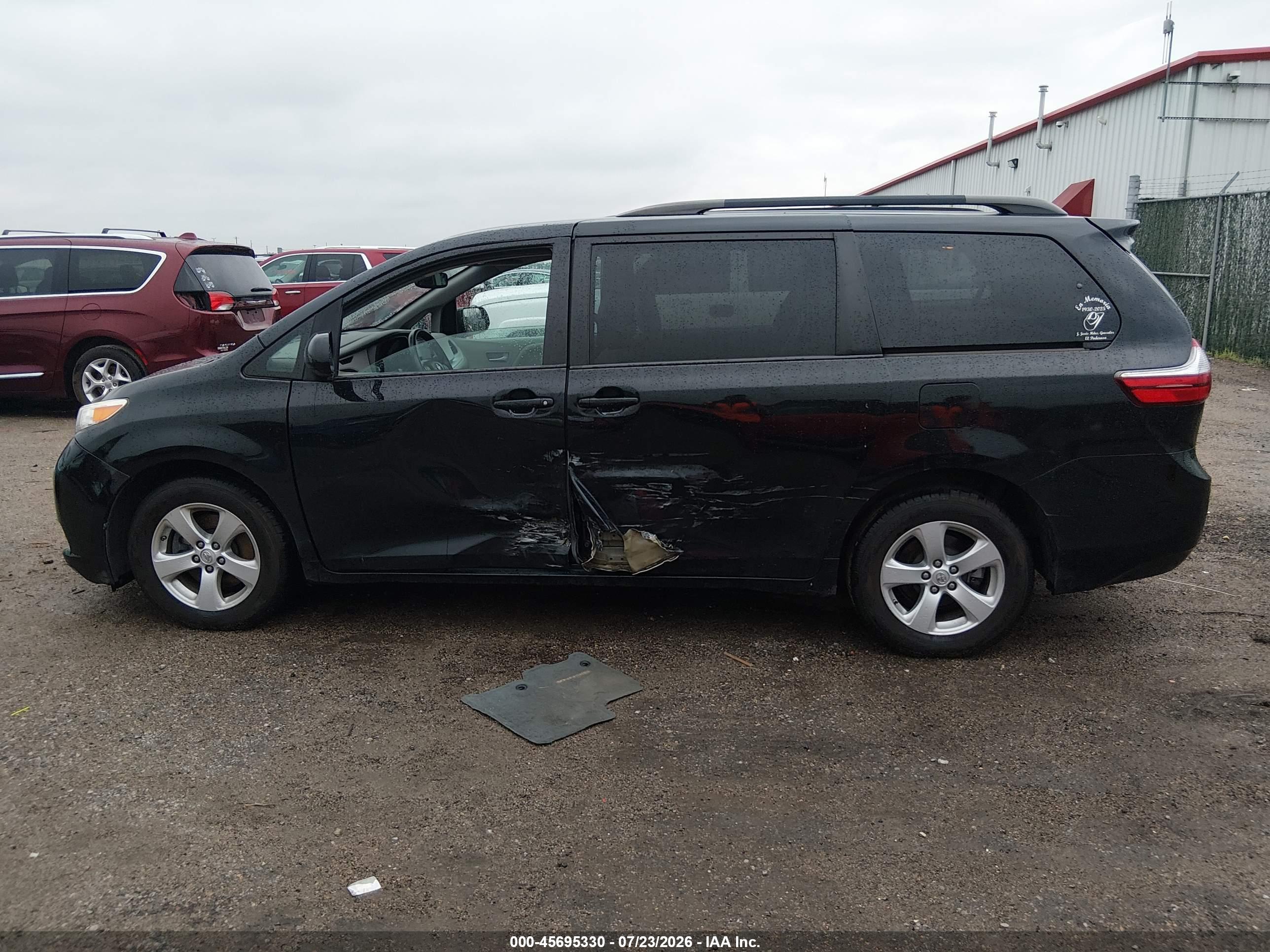 2016 TOYOTA SIENNA LE 8 PASSENGER