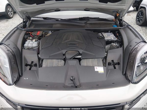2024 PORSCHE CAYENNE