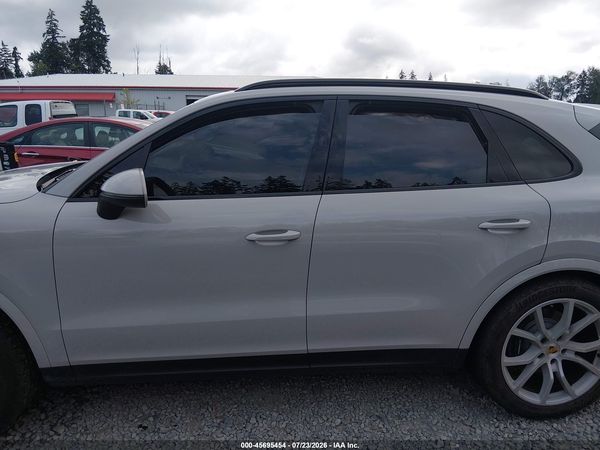 2024 PORSCHE CAYENNE