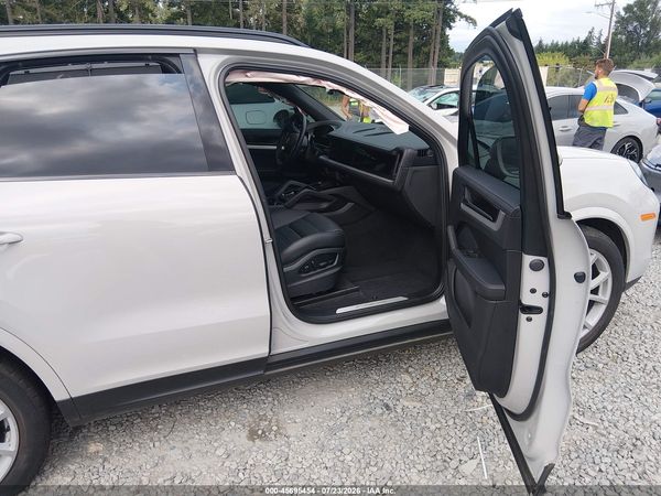 2024 PORSCHE CAYENNE