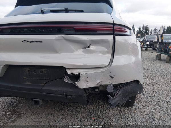 2024 PORSCHE CAYENNE