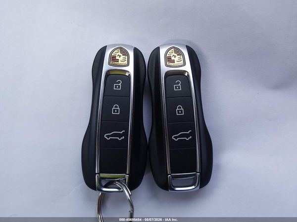 2024 PORSCHE CAYENNE