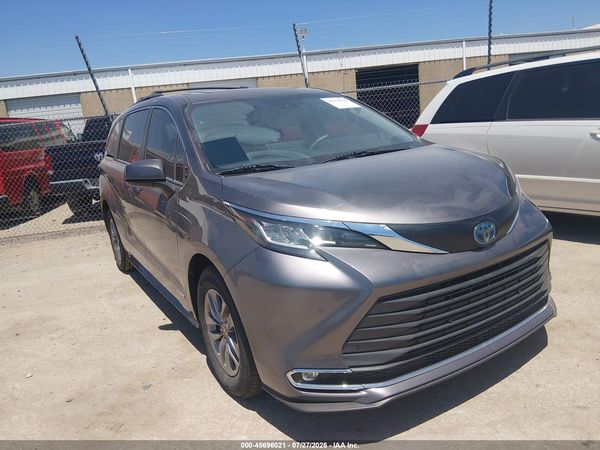2021 TOYOTA SIENNA XLE — I1