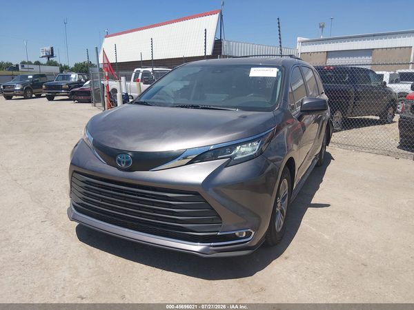 2021 TOYOTA SIENNA — I2