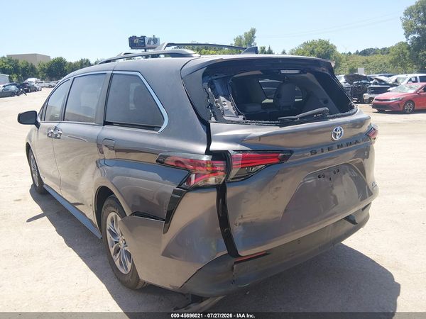 2021 TOYOTA SIENNA XLE — I3