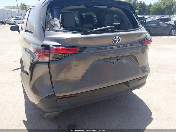 2021 TOYOTA SIENNA XLE — I6