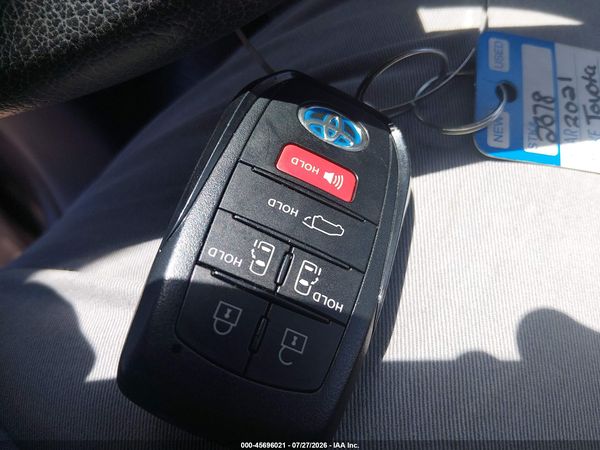 2021 TOYOTA SIENNA XLE — I11