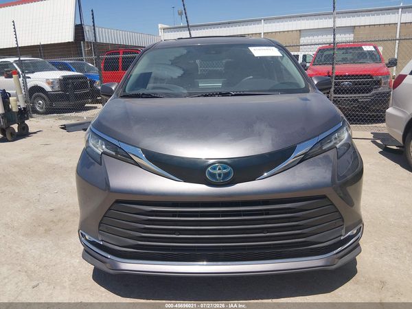 2021 TOYOTA SIENNA XLE — I115
