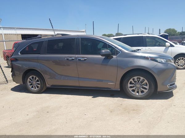 2021 TOYOTA SIENNA XLE — I116