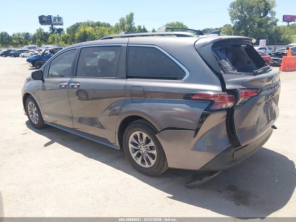 2021 TOYOTA SIENNA XLE — I117