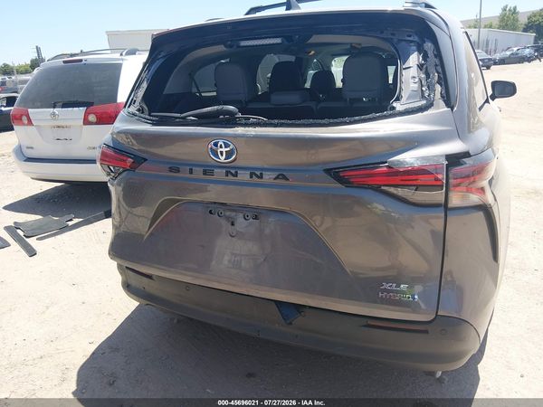 2021 TOYOTA SIENNA XLE — I119