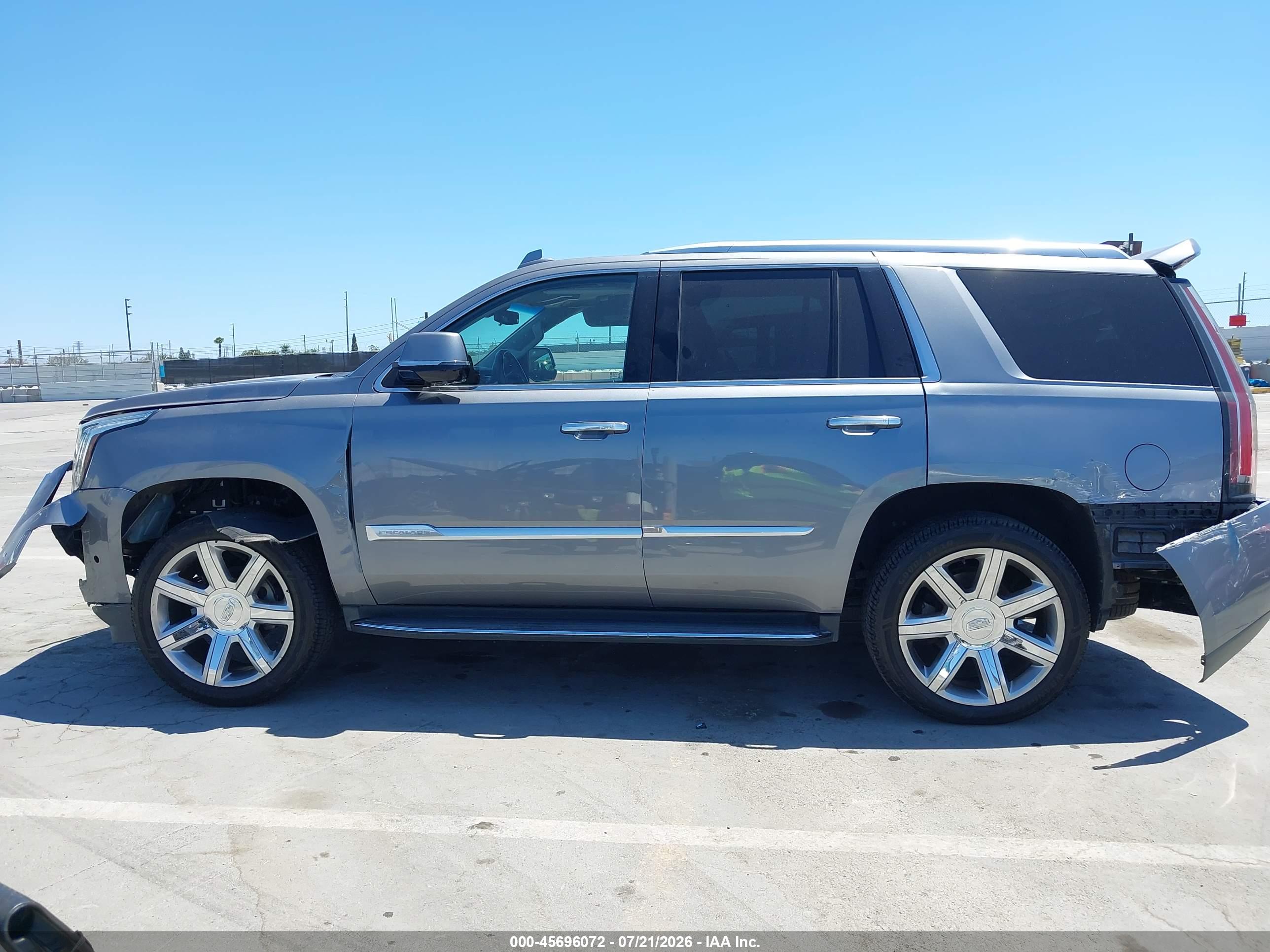 2019 CADILLAC ESCALADE LUXURY
